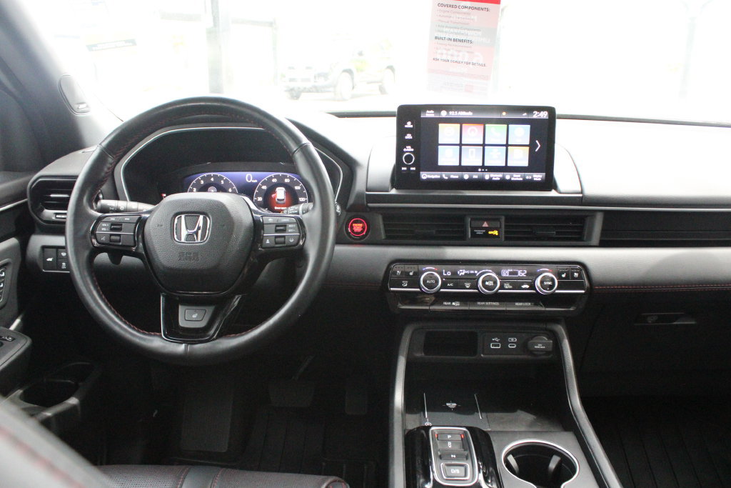 Used 2025 Honda Pilot Black Edition image 2