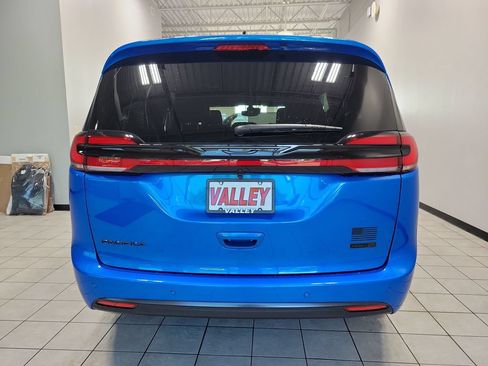 New 2027 Chrysler Pacifica Select AWD/4WD image 7
