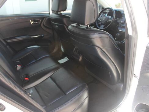 Used 2018 Toyota Avalon Touring image 16