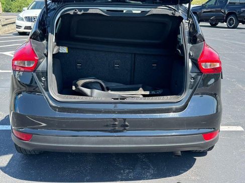 Used 2018 Ford Focus SE FWD image 5