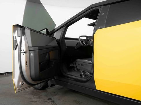 Used 2025 Tesla Cybertruck AWD Crew Cab image 17