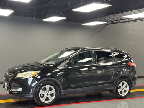 Used 2015 Ford Escape SE w/ Equipment Group 201A FWD image 1