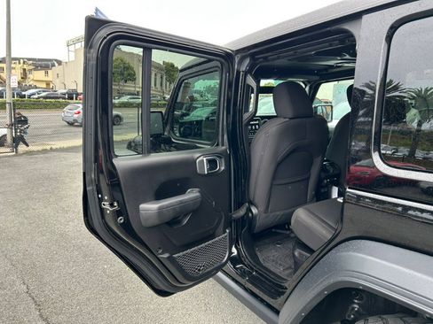 Used 2023 Jeep Wrangler Unlimited w/ Sun & Screen Package image 58