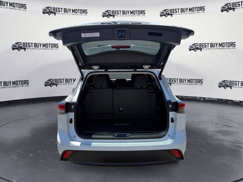 Used 2020 Toyota Highlander LE image 33