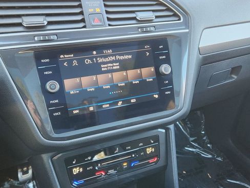 Certified 2024 Volkswagen Tiguan SE R-Line image 22