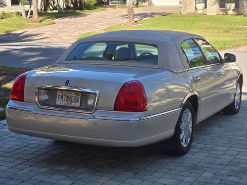 Used 2003 Lincoln Town Car Cartier image 36