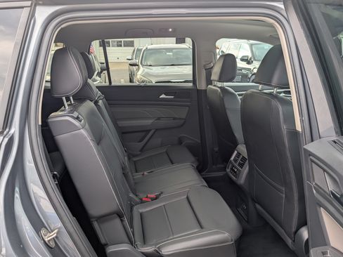 Used 2023 Volkswagen Atlas SE w/ Panoramic Sunroof Package AWD/4WD image 12