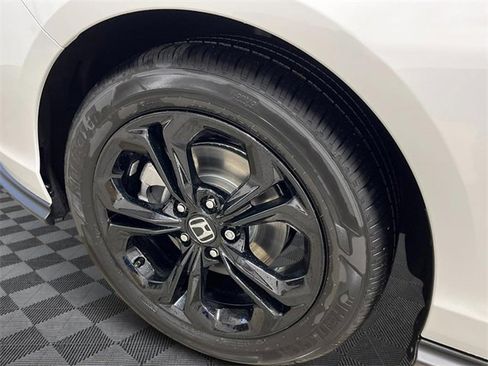 New 2025 Honda Accord SE image 10