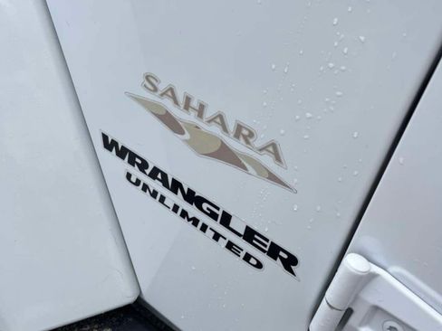 Used 2015 Jeep Wrangler Unlimited Sahara w/ Connectivity Group image 5