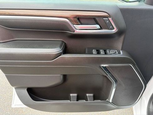 Used 2024 Chevrolet Silverado 1500 LT AWD/4WD image 10
