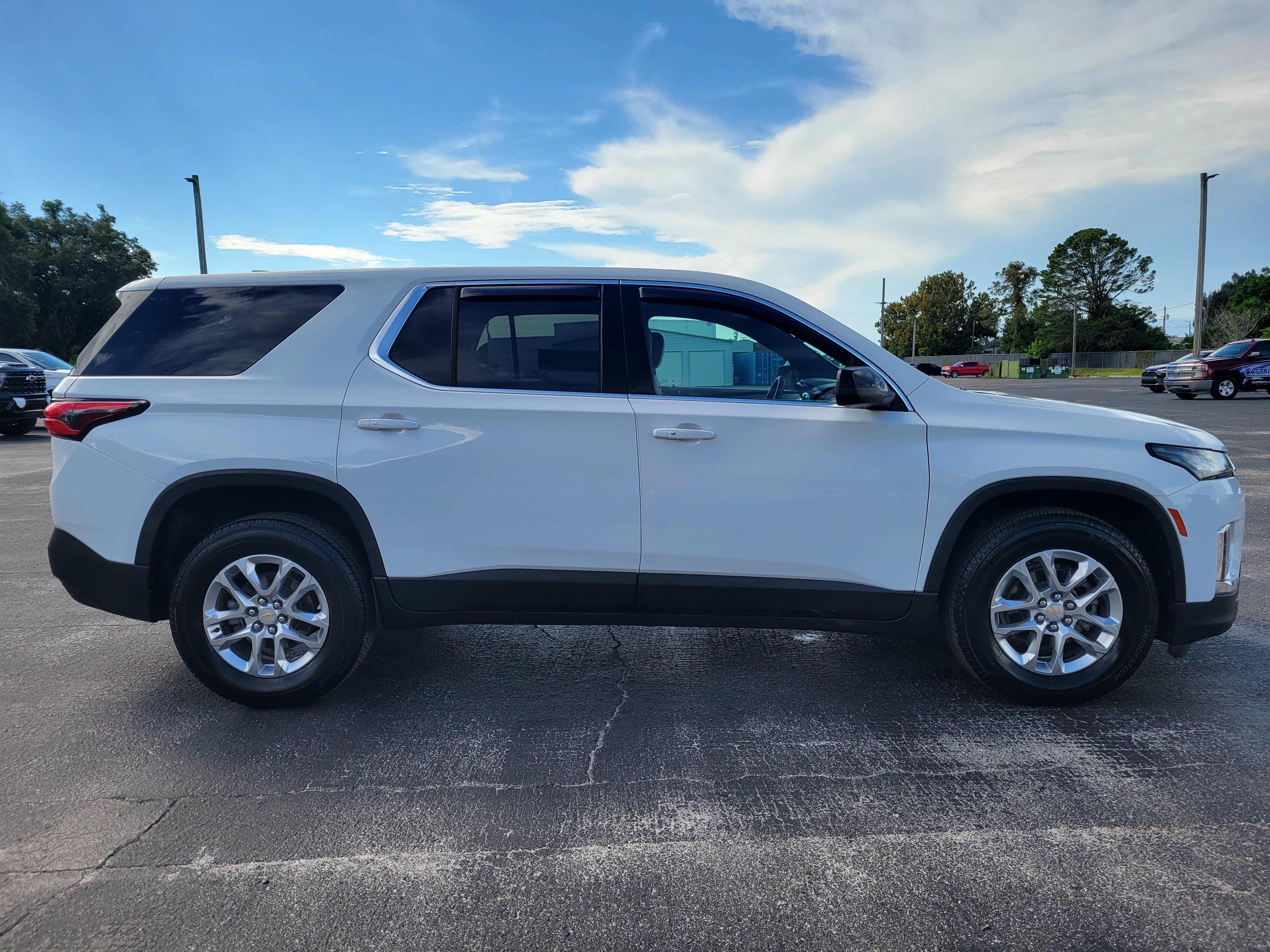 Certified 2023 Chevrolet Traverse LS FWD image 4