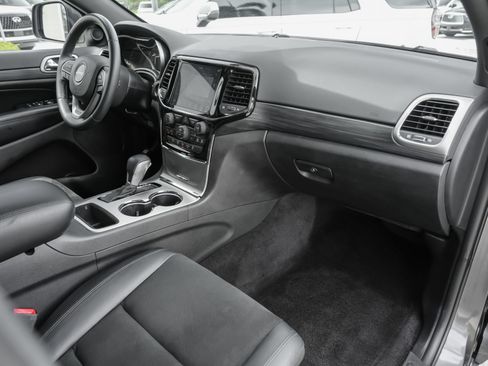 Used 2019 Jeep Grand Cherokee Altitude RWD image 39