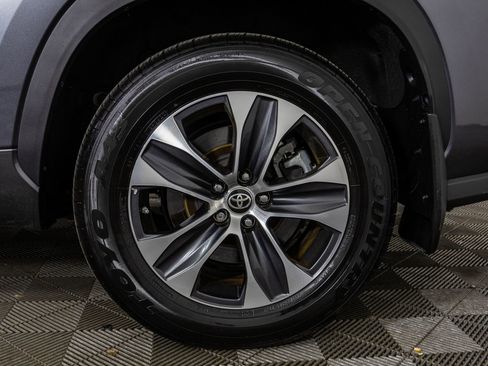 Used 2023 Toyota Highlander XLE image 48