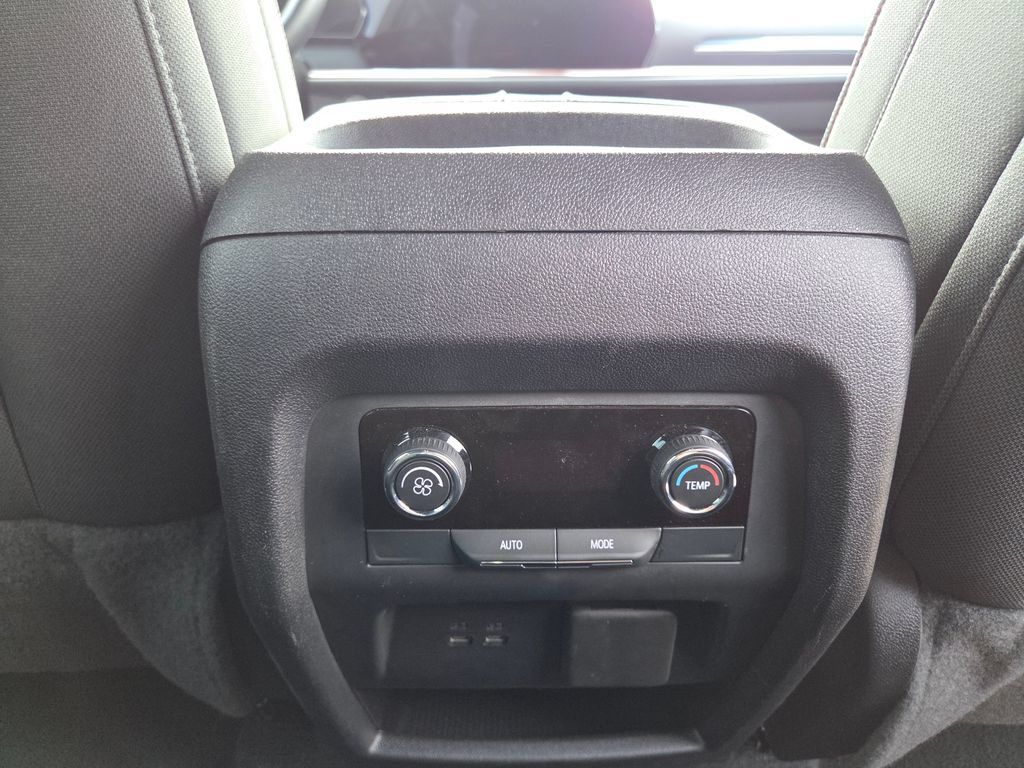 Used 2024 Chevrolet Traverse Z71 w/ LPO, Floor Liner Package AWD/4WD image 30