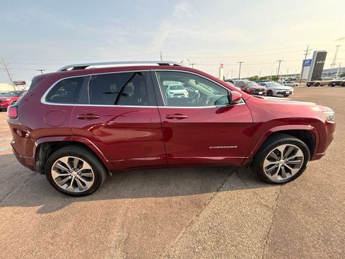 Used 2019 Jeep Cherokee Overland w/ Technology Group AWD/4WD image 4