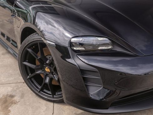 Used 2022 Porsche Taycan GTS AWD/4WD image 2