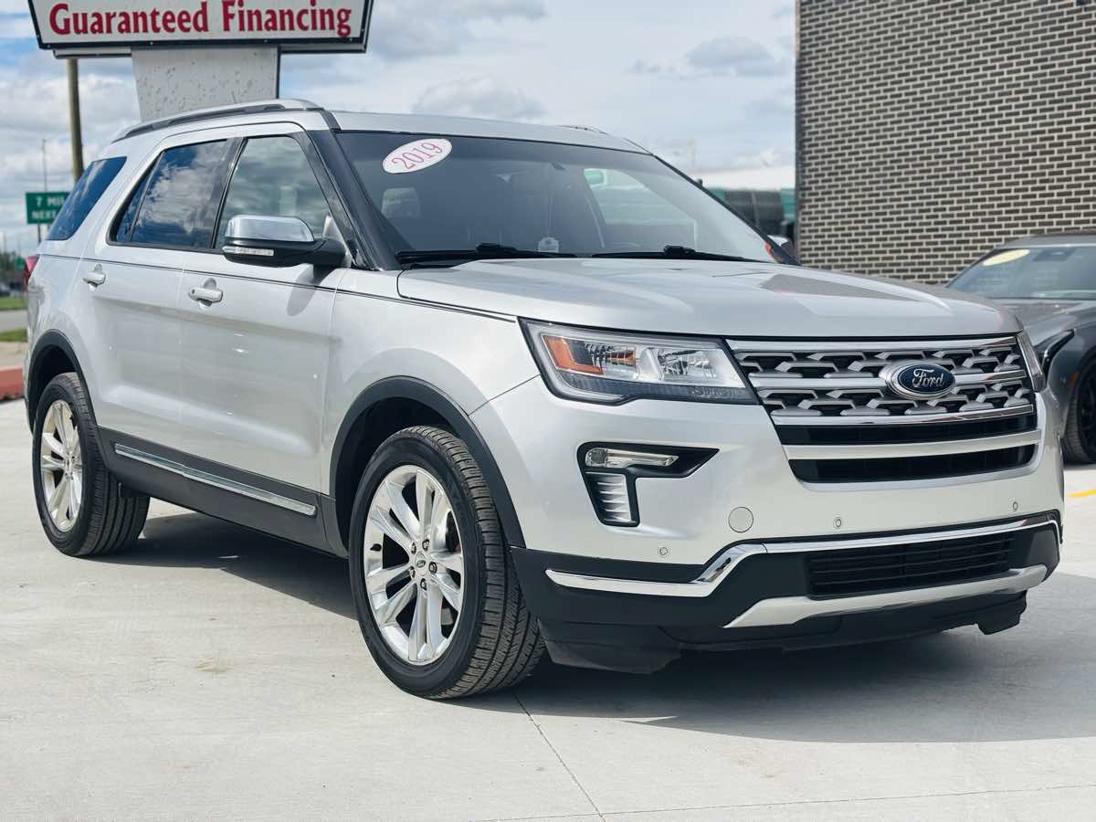 Used 2019 Ford Explorer XLT w/ Equipment Group 202A AWD/4WD image 5