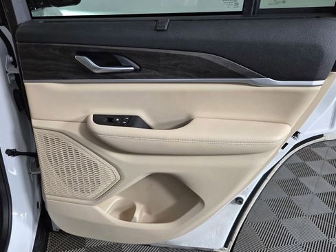 Used 2023 Jeep Grand Cherokee Limited w/ Luxury Tech Group II image 35