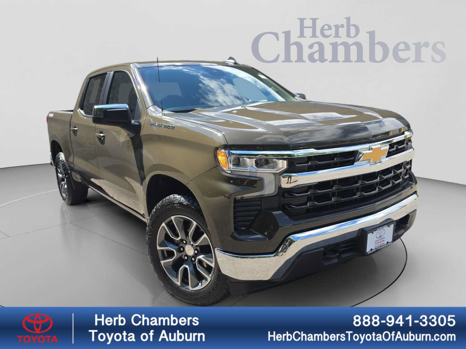 Used 2023 Chevrolet Silverado 1500 LT AWD/4WD image 1