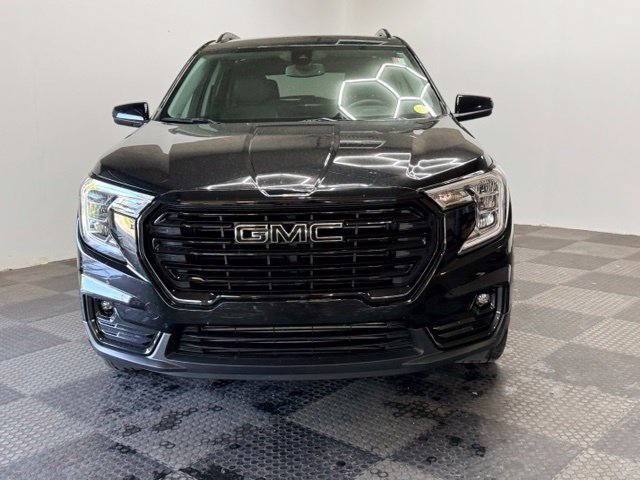 Used 2024 GMC Terrain SLT w/ Elevation Edition FWD image 4