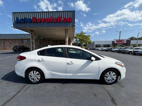 Used 2017 Kia Forte LX FWD image 8