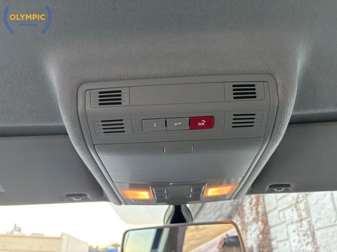 Used 2018 Volkswagen Tiguan SE image 35