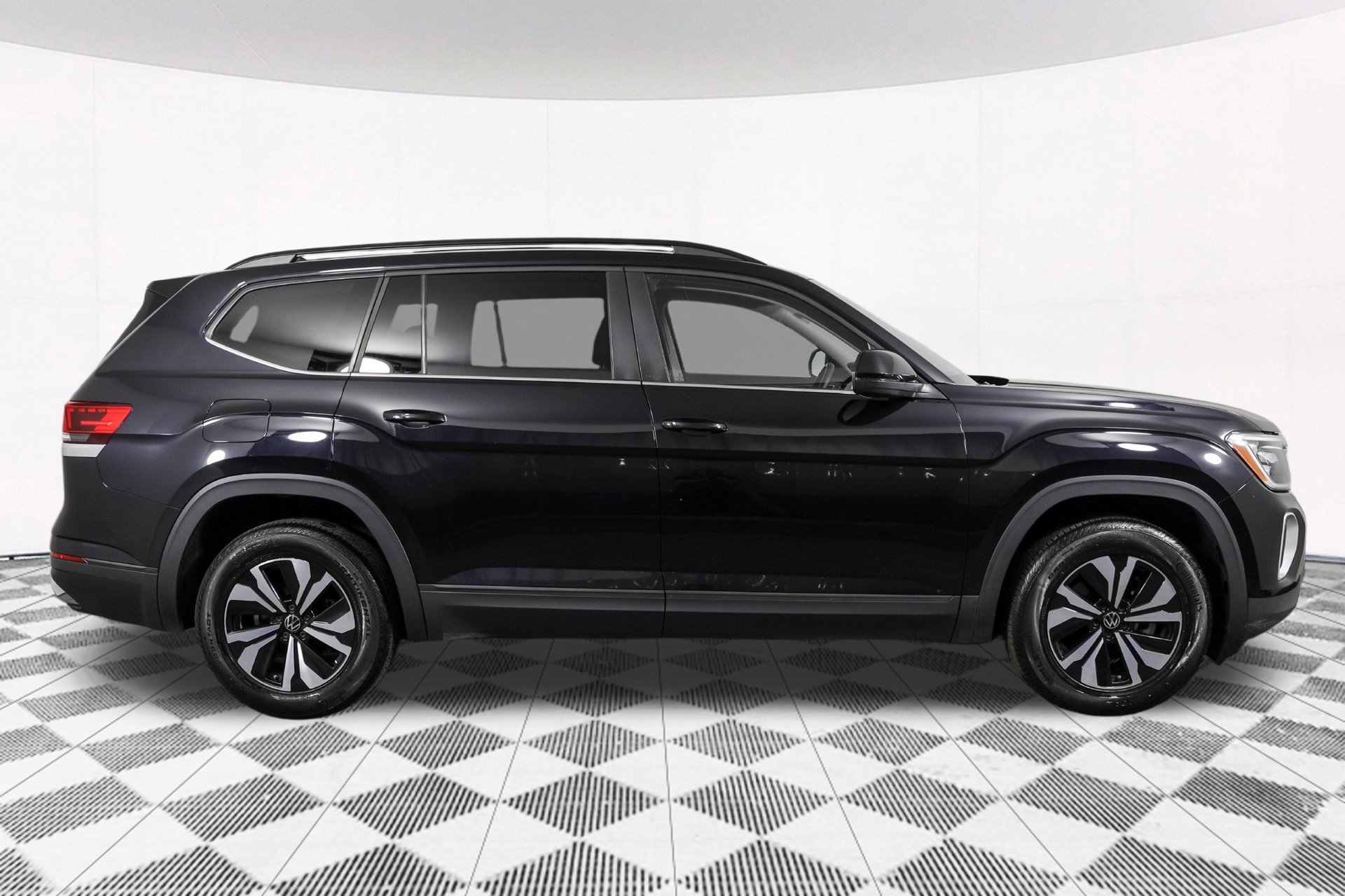 Used 2024 Volkswagen Atlas SE AWD/4WD image 13