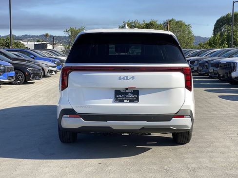 New 2026 Kia Carnival FWD image 4
