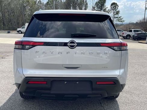 Used 2025 Nissan Pathfinder SV image 4