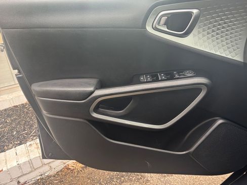 Used 2025 Kia Soul LX w/ LX Technology Package image 18