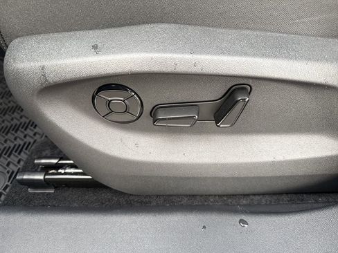 New 2026 Volkswagen Tiguan SE AWD/4WD image 9