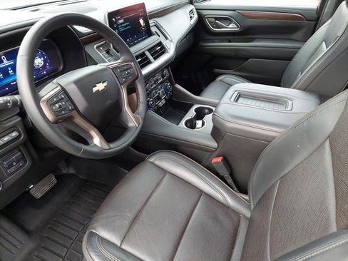 Used 2024 Chevrolet Suburban High Country image 9