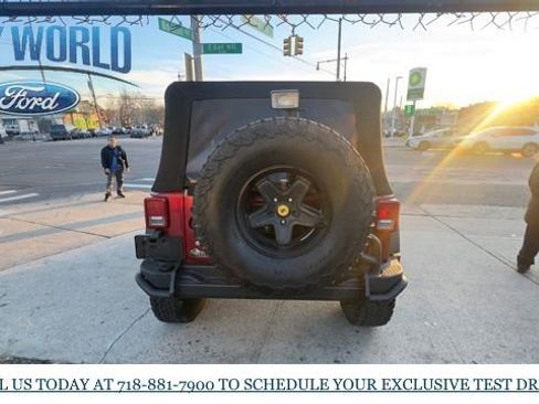 Used 2012 Jeep Wrangler Unlimited Rubicon w/ Connectivity Group image 4