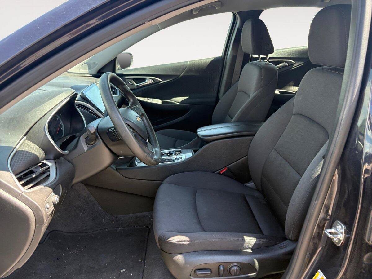 Used 2023 Chevrolet Malibu LT w/ Driver Confidence Package FWD image 9
