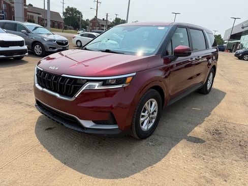 Certified 2023 Kia Carnival LX FWD image 3
