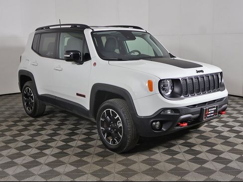 Used 2023 Jeep Renegade Trailhawk w/ Trailer Tow Group image 2