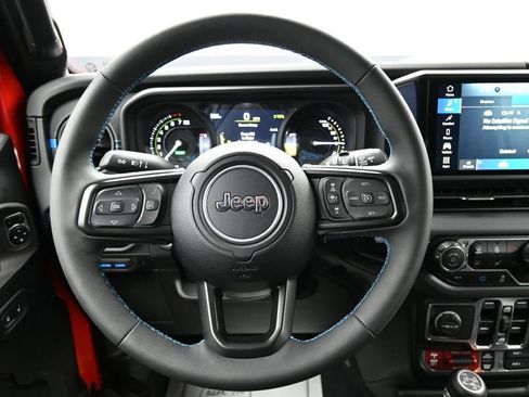 Used 2025 Jeep Wrangler Unlimited Rubicon 4xe w/ Safety Group AWD/4WD image 15