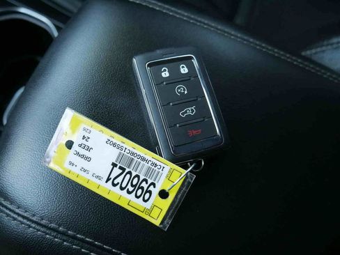 Used 2024 Jeep Grand Cherokee Limited w/ Luxury Tech Group II AWD/4WD image 30
