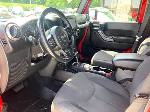Used 2015 Jeep Wrangler Unlimited Sport w/ Quick Order Package 24S AWD/4WD image 8