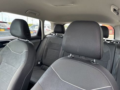 Used 2024 Volkswagen Taos SE image 24