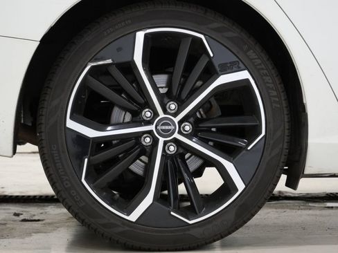 Used 2024 Nissan Altima 2.5 SR FWD image 9