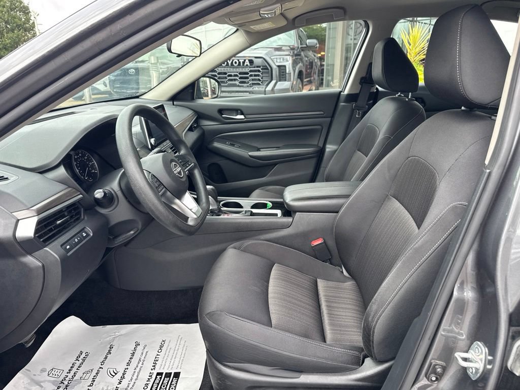 Used 2024 Nissan Altima 2.5 SV FWD image 11
