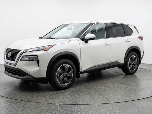 Used 2025 Nissan Rogue SV image 3