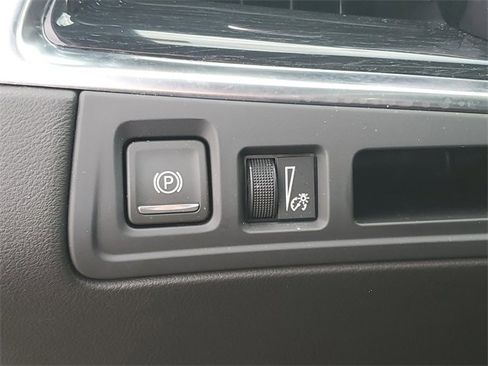 Used 2025 Cadillac XT5 Premium Luxury image 23