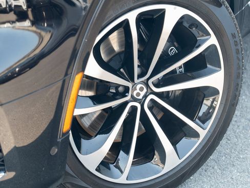 Used 2024 Bentley Bentayga Extended Wheelbase AWD/4WD image 9