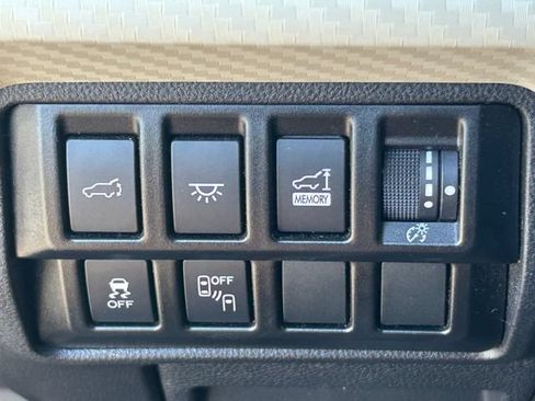 Used 2022 Subaru Ascent Premium w/ Convenience Package AWD/4WD image 23