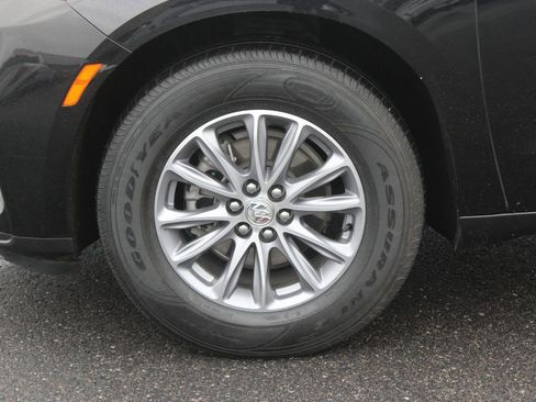 Used 2023 Buick Enclave Essence FWD image 18