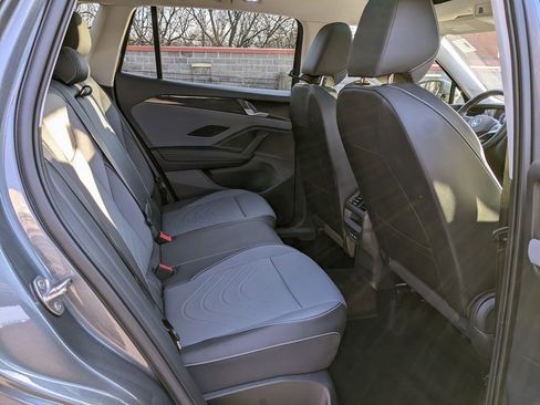 Used 2025 Volkswagen Tiguan SE image 25