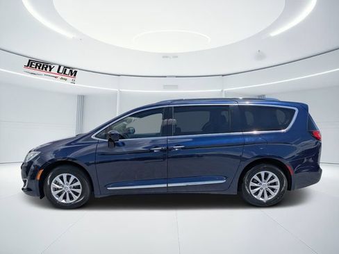 Used 2019 Chrysler Pacifica Touring-L w/ Advanced Safetytec Group FWD image 5