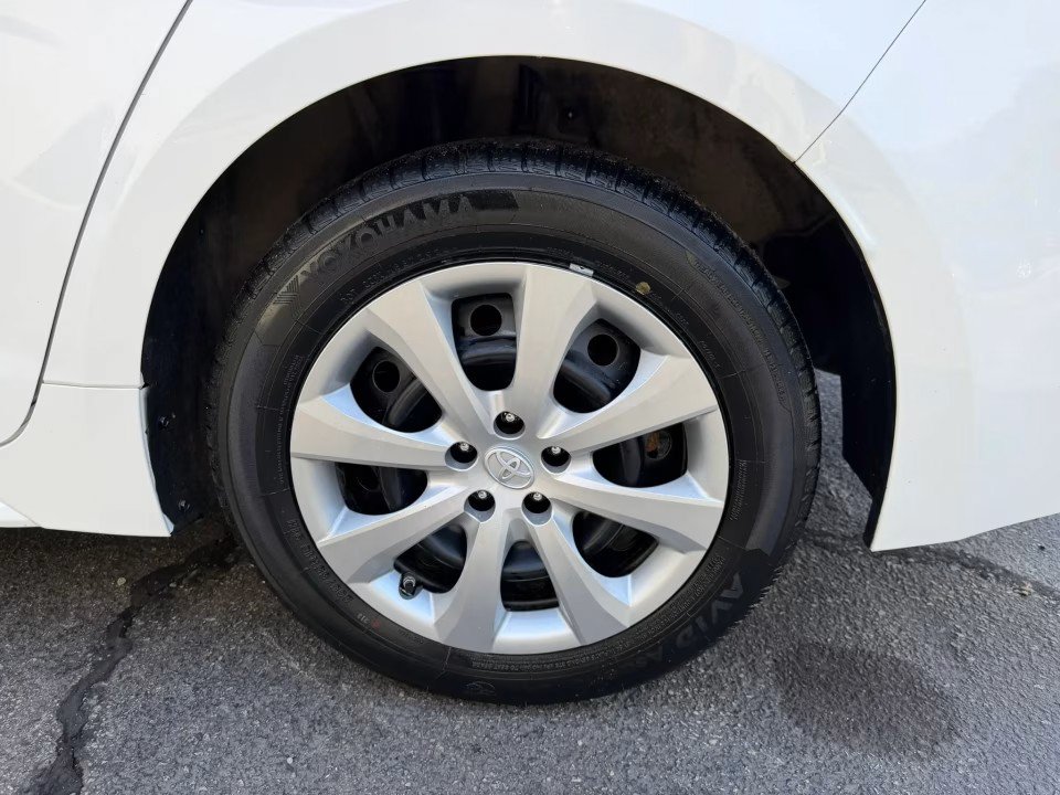 Used 2022 Toyota Corolla LE FWD image 13